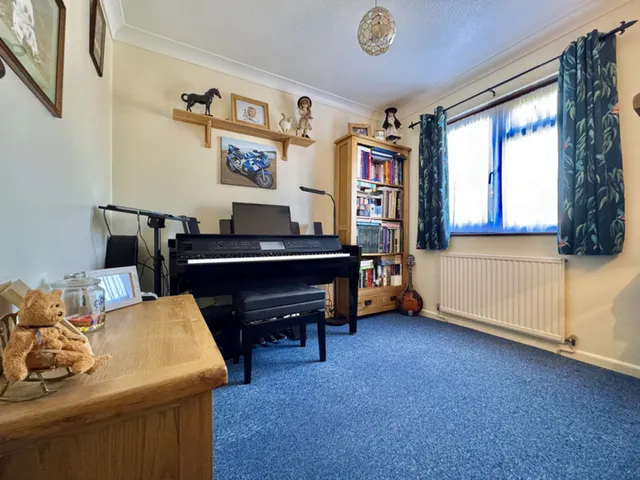 10 Scotts Close, Newport PO30 4PS