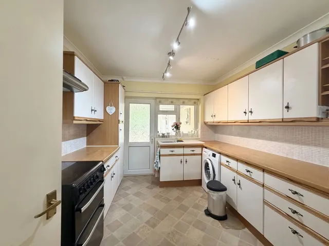 8 Westmead Road, Barton Under Needwood, Staffordshire DE13 8JP