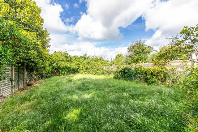 302 Baring Road, London SE12 0DS