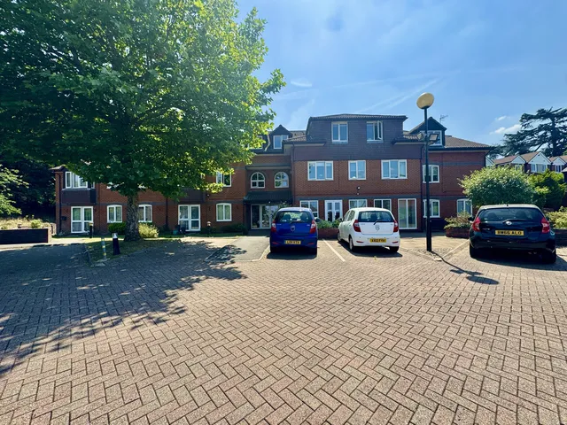 Flat 15, Herne Court Richfield Road, Bushey Heath WD23 4XF