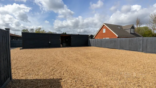8 Ridings Barn Loxwood Road, Alfold GU6 8EW