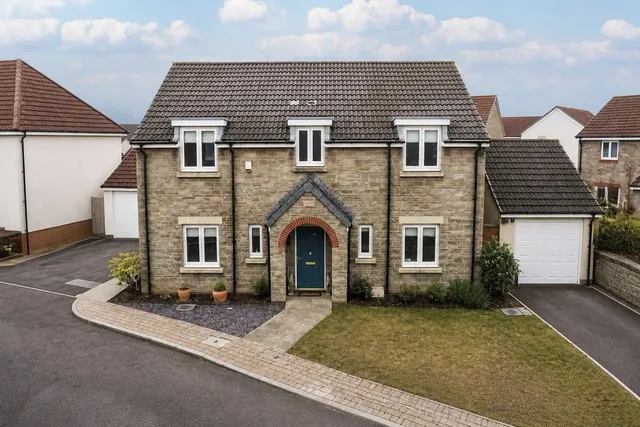 18 Bridling Crescent, Newport NP19 4TU
