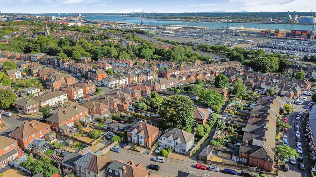 37 Beech Road, Southampton SO15 8RJ
