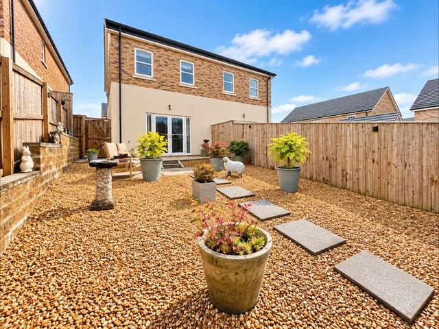 52 Cloudberry Curve, Blackburn BB2 5DY