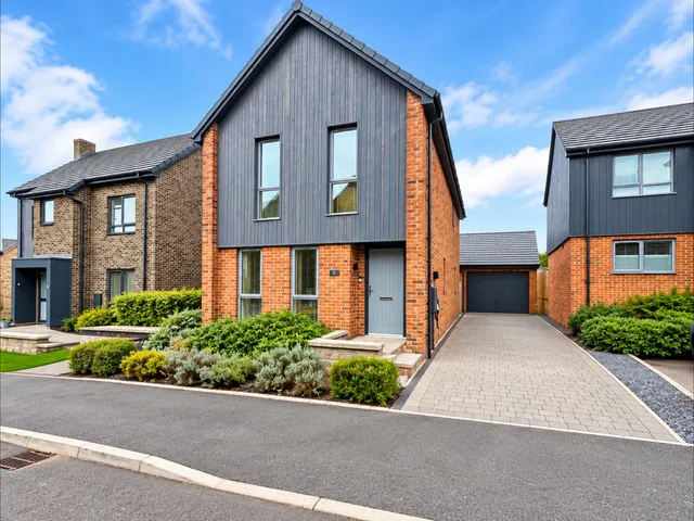 3 Hazel Green, Blackburn BB2 5FE
