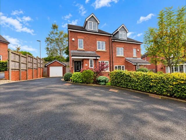 17 Buckthorn Lane, Blackburn BB2 5AR