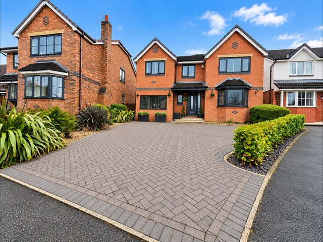 16 Kendall Close, Blackburn BB2 4FB