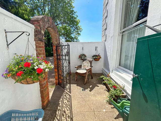Flat 3, Pixham Firs Pixham Lane, Dorking RH4 1PH