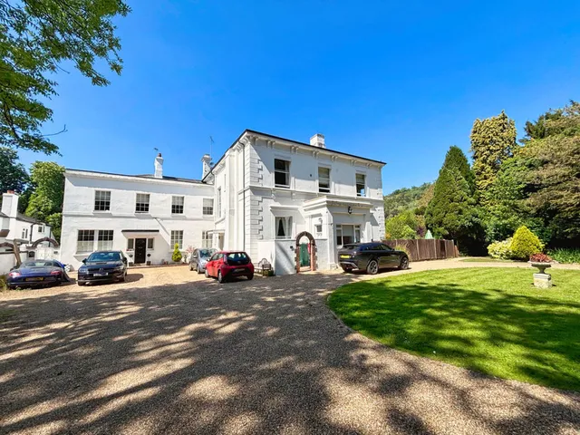 Flat 3, Pixham Firs Pixham Lane, Dorking RH4 1PH