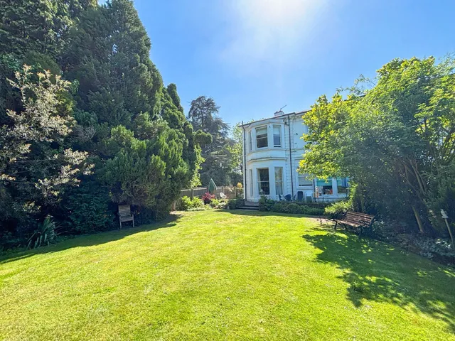 Flat 3, Pixham Firs Pixham Lane, Dorking RH4 1PH