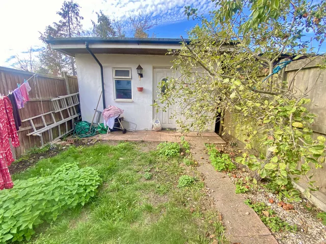 98 Dale Avenue, Edgware HA8 6AF