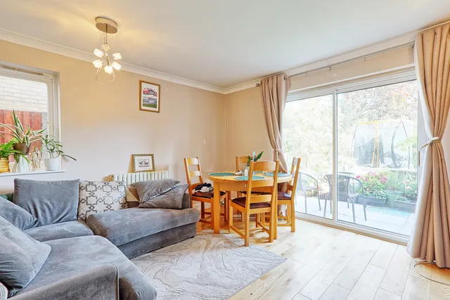 172 Snakes Lane East, Woodford Green IG8 7JD