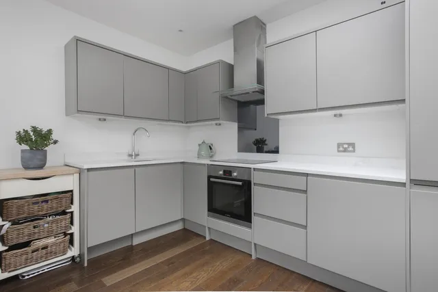 Flat 4, Walsingham House, 1331 High Road, Whetstone N20 9HR