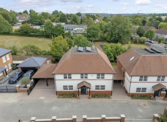 23B Ivy Chimneys Road, Epping CM16 4EL