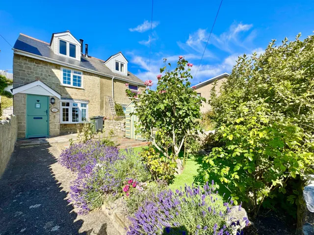 13 St. Catherines Place, Wheelers Bay PO38 1HQ