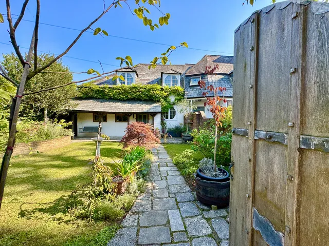 Chestnut Cottage, 44 Shide Road, Newport PO30 1YE