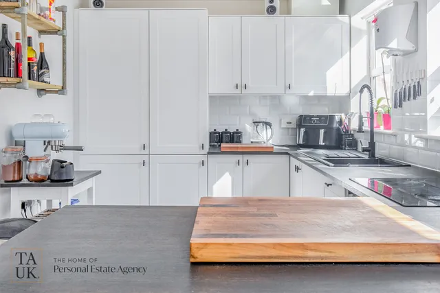 23 The Glade, Pulborough RH20 4GL