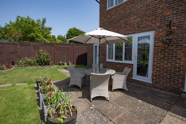6 Bramber Avenue, Pulborough RH20 4HZ