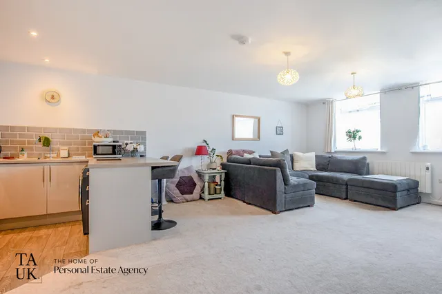 Flat 5, Atlantic House Jengers Mead, Billingshurst RH14 9PB