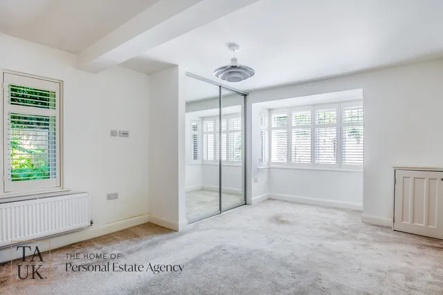 1 Wells Place, Pulborough RH20 2GZ
