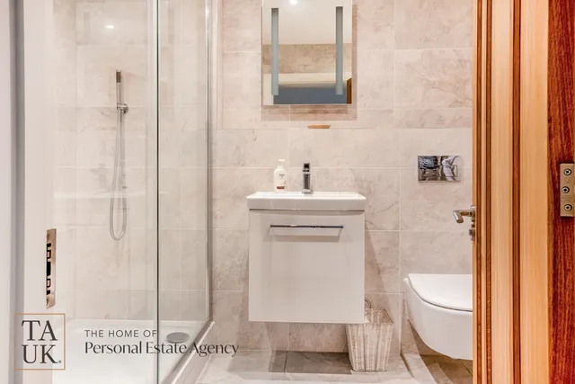 1 Wells Place, Pulborough RH20 2GZ