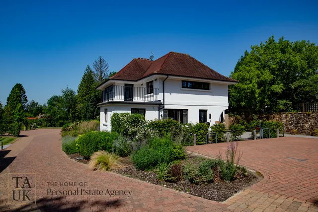 1 Wells Place, Pulborough RH20 2GZ