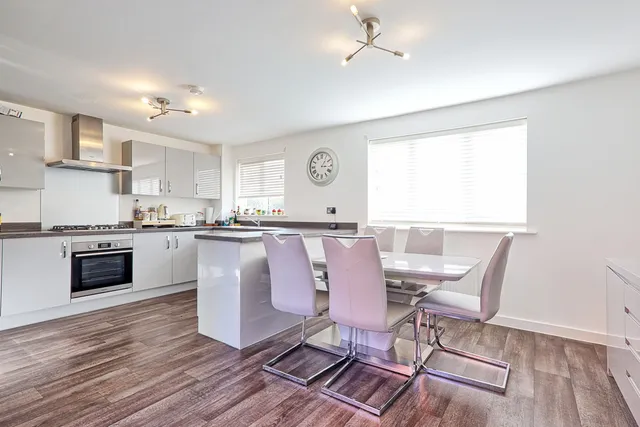 6 Radwinter Place, Wickford SS12 9LU