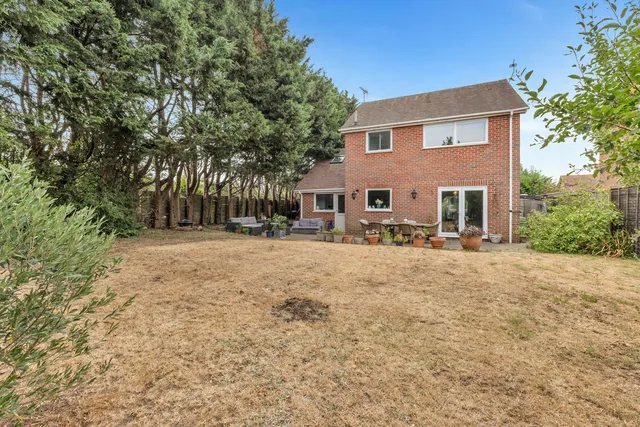 4 Deacon Field, South Stoke RG8 0JQ