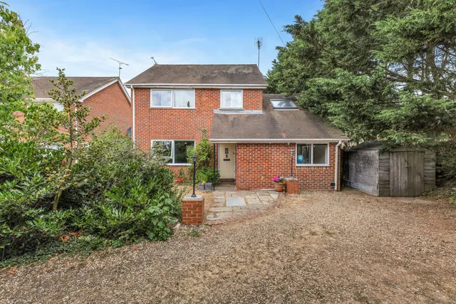 4 Deacon Field, South Stoke RG8 0JQ