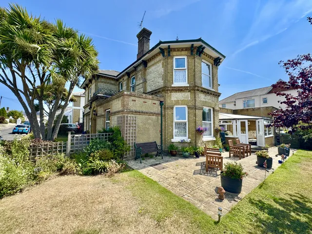 25 Queens Road, Shanklin PO37 6AW