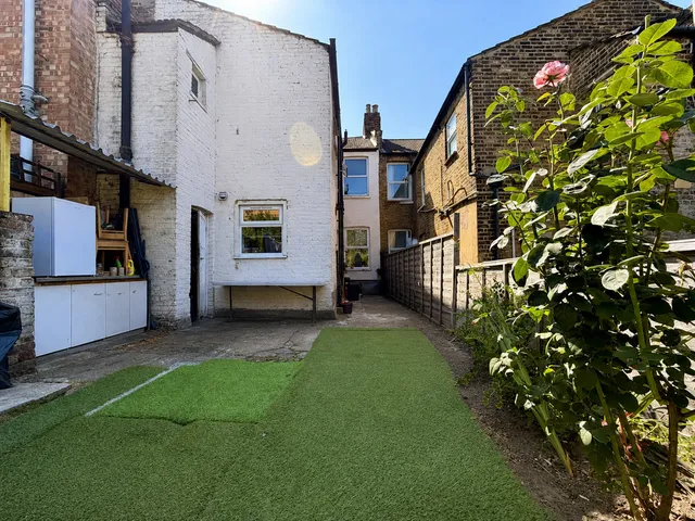 38 Bensham Grove, Thornton Heath CR7 8DA