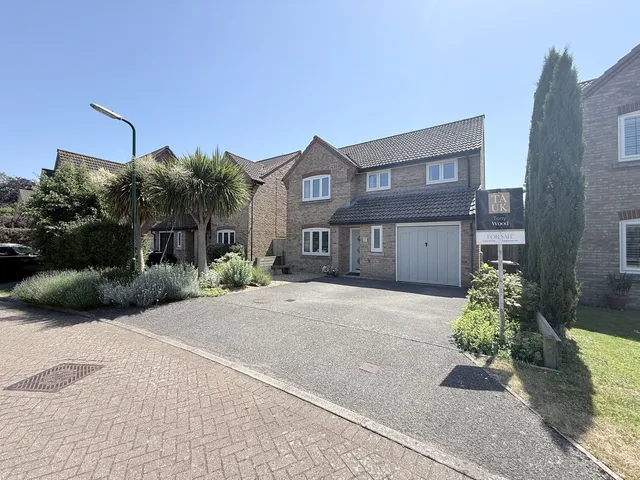 14 The Oaks, Bognor Regis PO21 3AE
