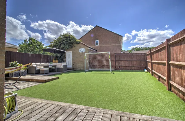 9 Lidsey Close, Crawley RH10 7LZ