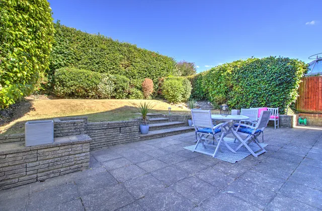 35 Merlin Way, East Grinstead RH19 3XG