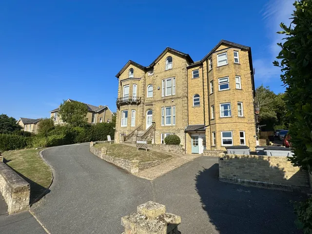 Flat 15, 42 West Hill Road, Ryde PO33 1LN