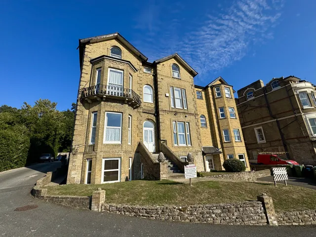 Flat 15, 42 West Hill Road, Ryde PO33 1LN