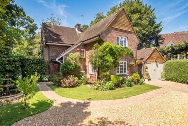 Gable Cottage 3 South Close, Havant PO9 2TD