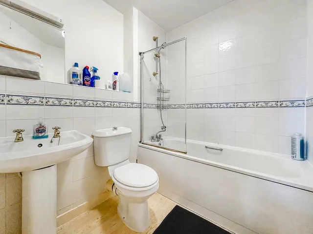 108 The Meridian Kenavon Drive, Reading RG1 3DP