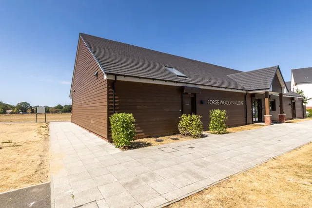 19 Jade Way, Crawley RH10 3GG