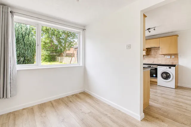 15 Caernarvon Crescent, Bletchley MK3 7DN