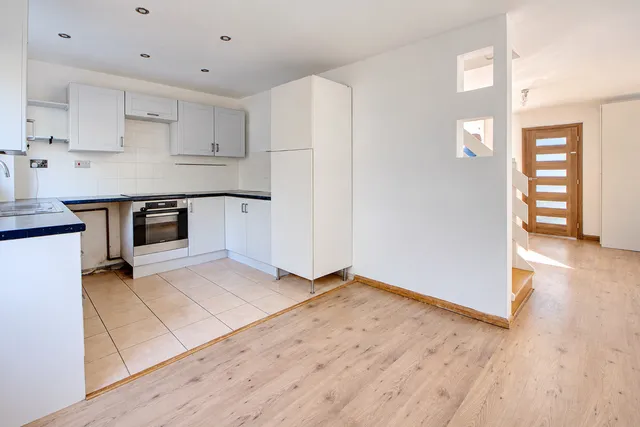146 Favell Drive, Furzton MK4 1AT