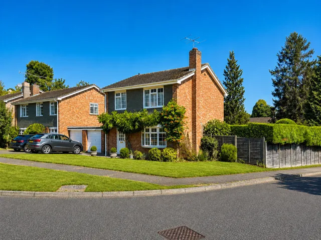 17 Guillards Oak, Midhurst GU29 9JZ