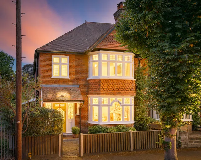 7 Limes Road, Weybridge KT13 8DH