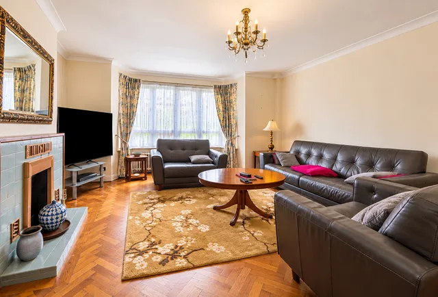 31 kings Drive, LONDON HA9 9HN