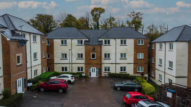Flat 6, Llyn House Golden Mile View, Newport NP20 3PJ