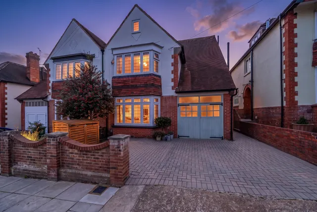 7 Lodge Avenue, Portsmouth PO6 2JR