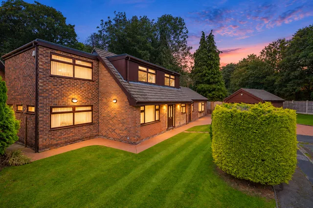 54 Farringdon Road, Warrington WA2 8NE