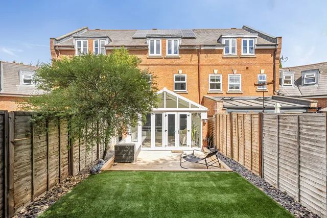 16 Alfriston Grove, West Malling ME19 4SR