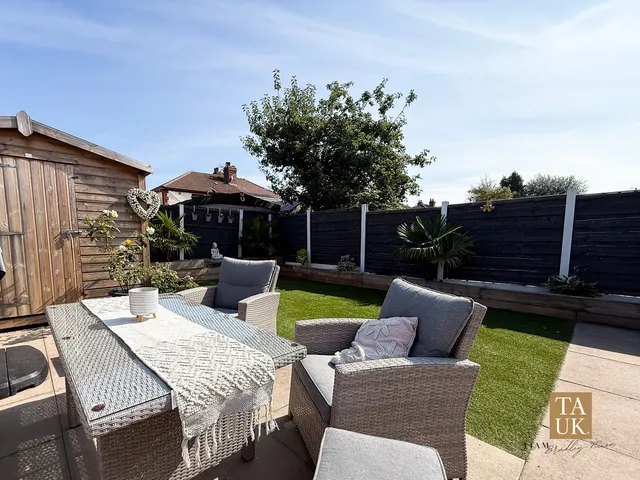15 Maple Avenue, Manchester M34 5SR