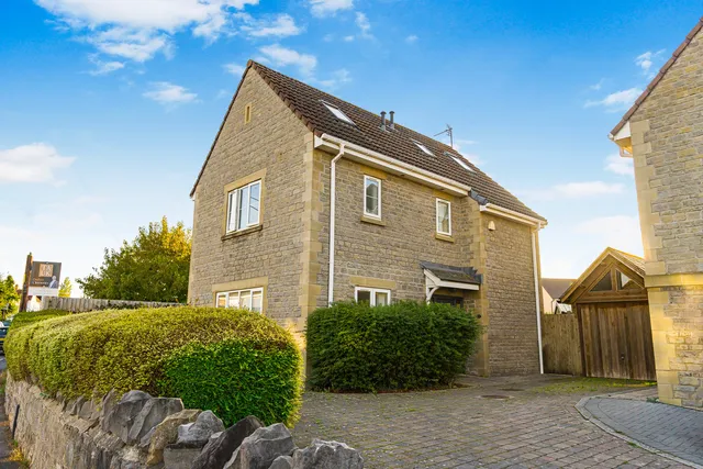 18 North Road, Bristol BS36 1PS